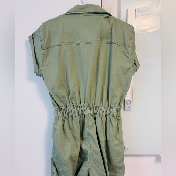 Celebrity Pink Olive Button-Up Shirt - Picture 4 of 6